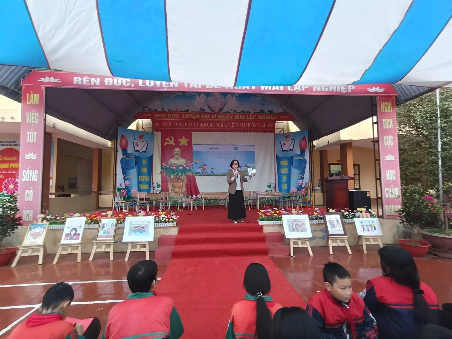 Trường THCS Long Đống